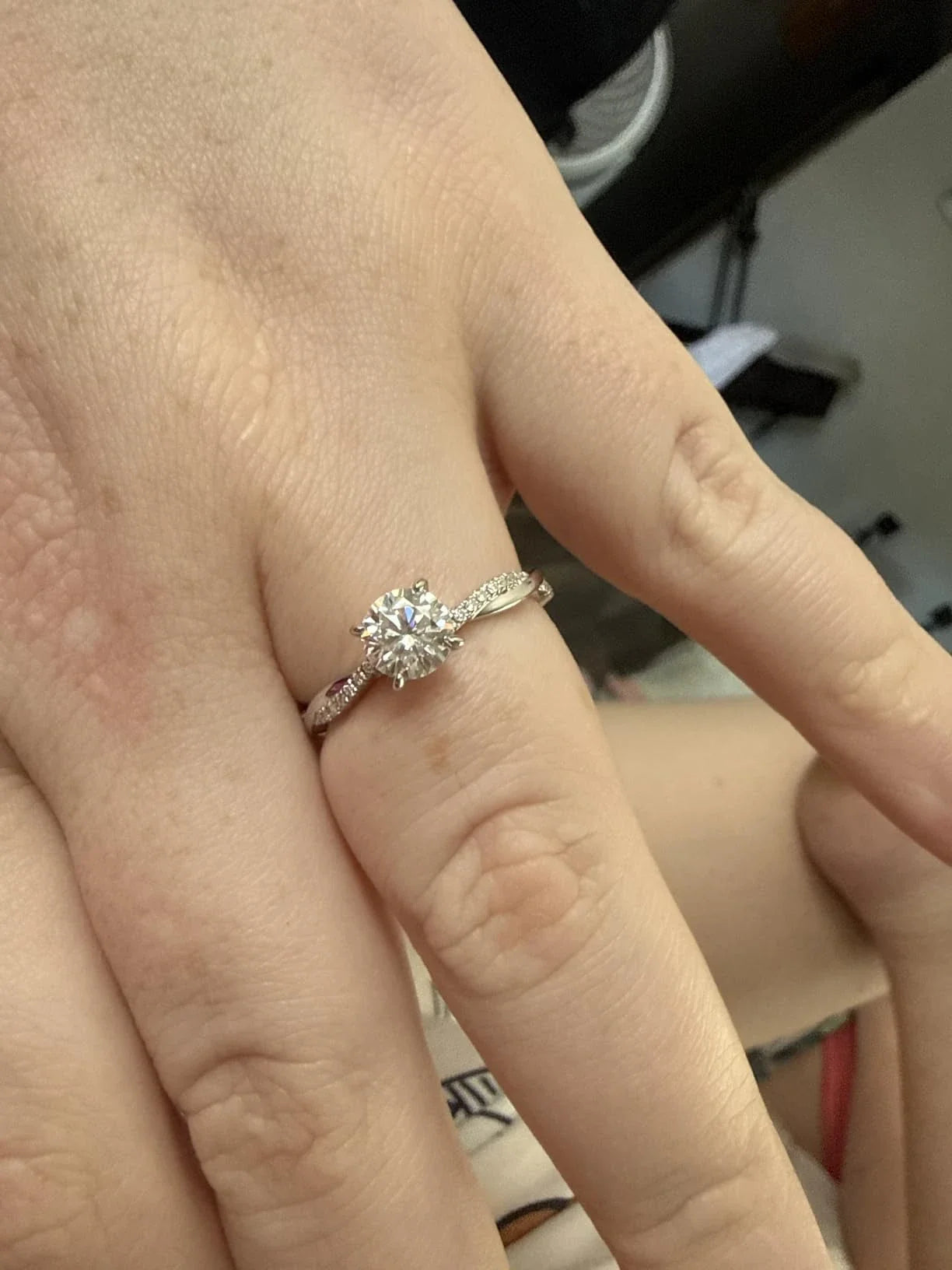 🚨 LAST DAY 90% OFF- Premium 2ct Moissanite Travel Ring - Classic Twisted Band (Passes Diamond Tester)